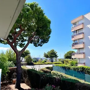 Parking + Piscine, Confort, Proche Aeroport & Appartement