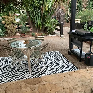 1piece Avec Jardin Dans Mas De Caractere Appartement