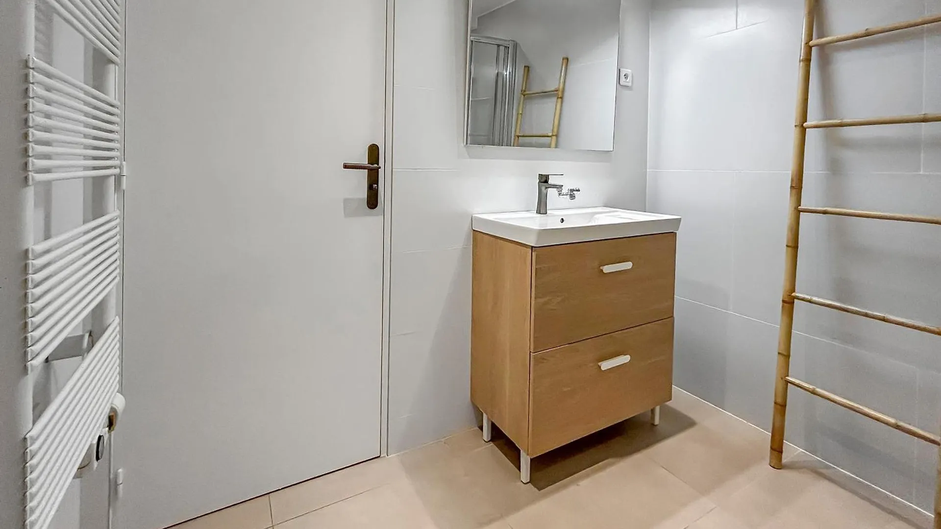 Apartment Appartement Spacieux & Vue Imprenable Saint-Laurent-du-Var